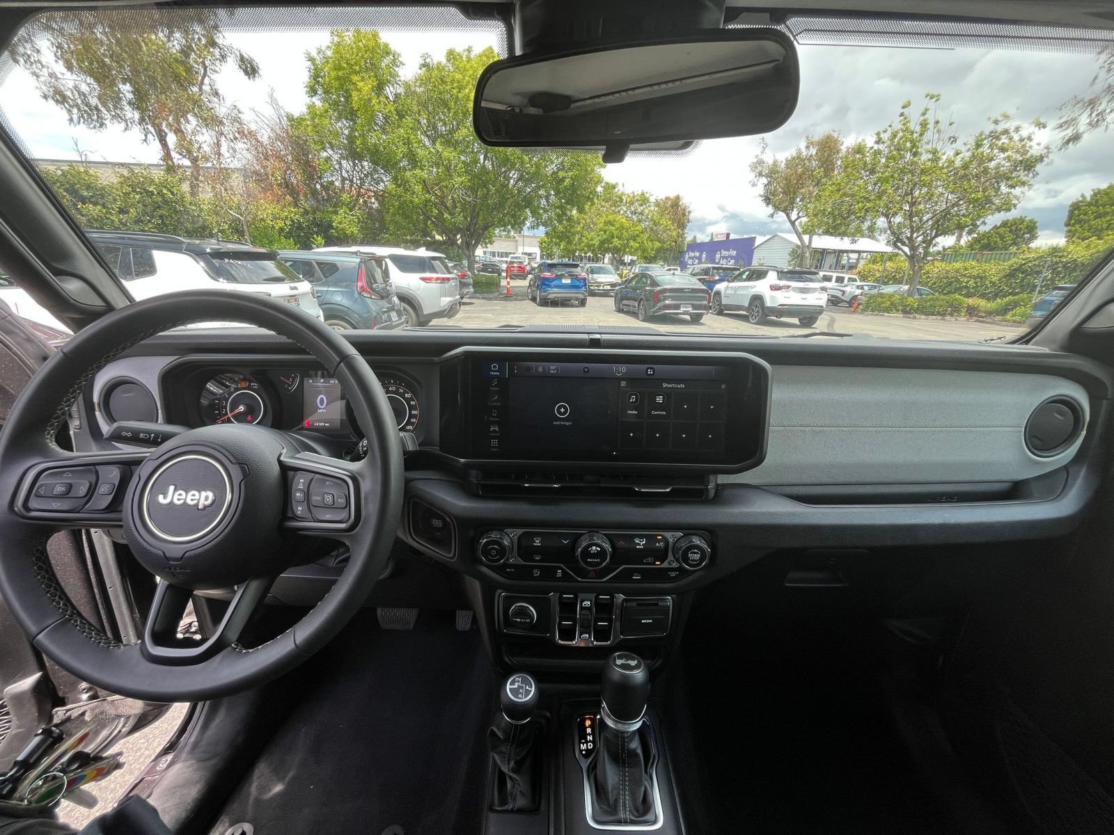 Used 2025 Jeep Wrangler Unlimited Sport AWD/4WD image 32