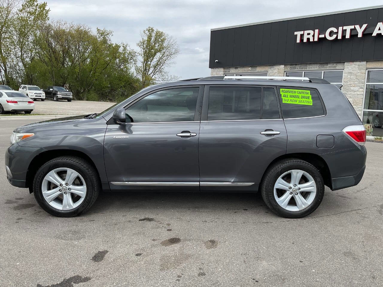 Used 2012 Toyota Highlander Limited w/ Tow Pkg AWD/4WD image 3