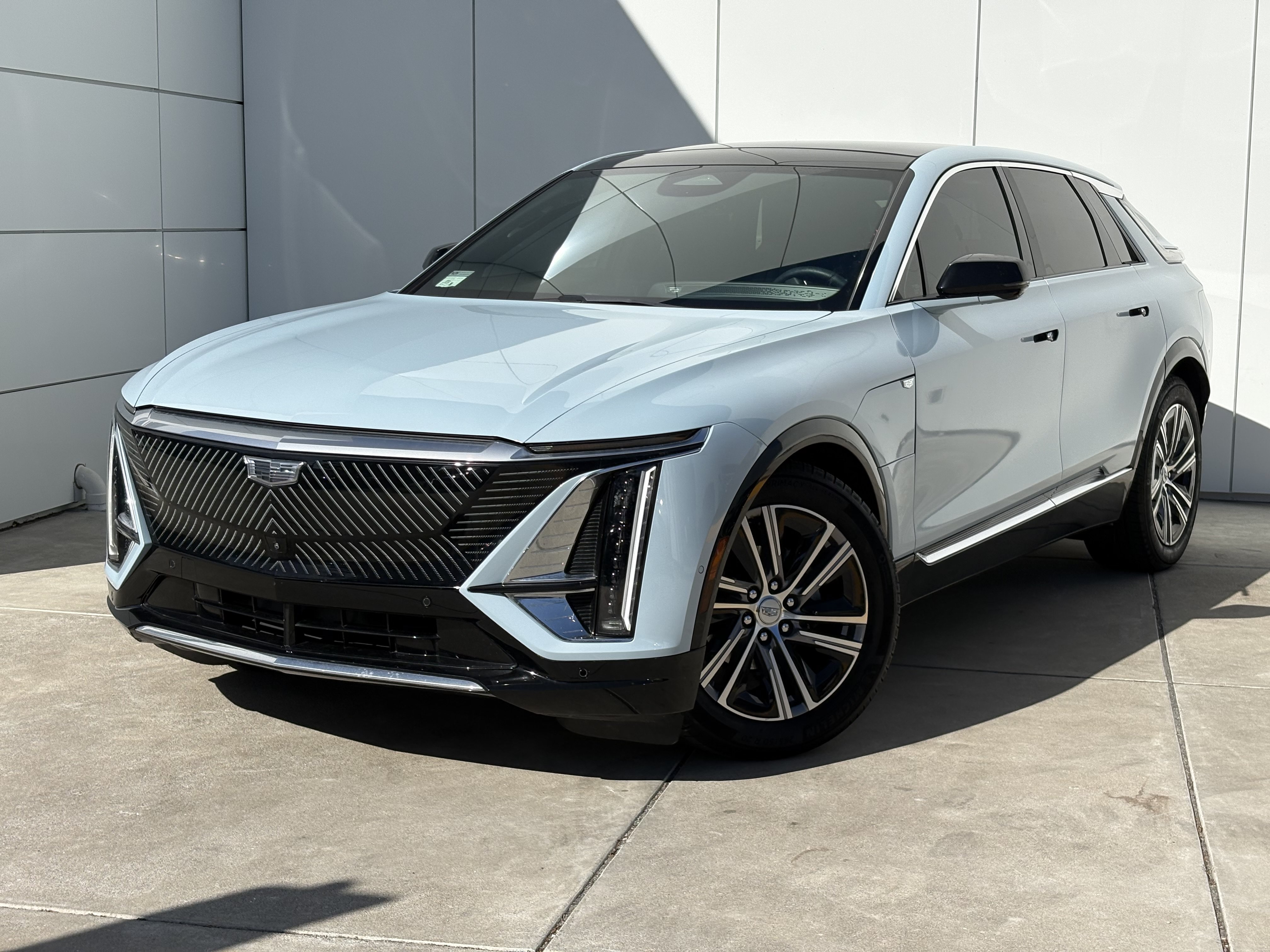 Certified 2024 Cadillac Lyriq Luxury AWD/4WD image 2