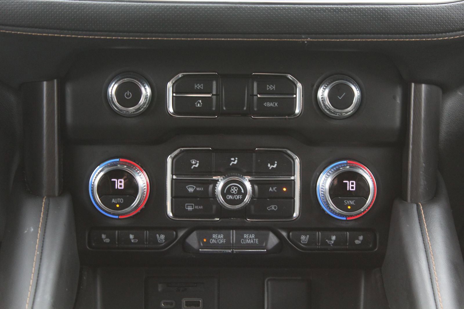 Used 2021 GMC Yukon AT4 w/ AT4 Premium Package image 19