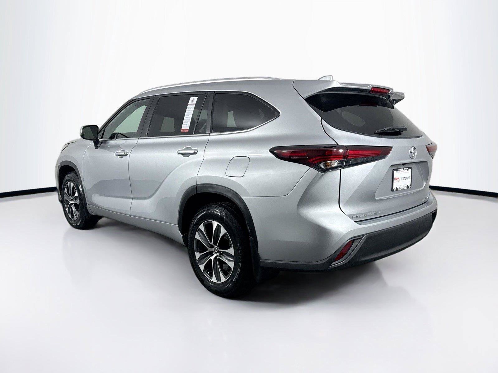 Certified 2025 Toyota Highlander XLE AWD/4WD image 13