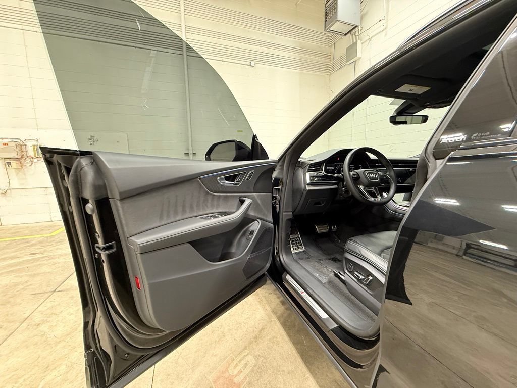 Used 2025 Audi SQ8 Premium Plus w/ 23" Wheel Package AWD/4WD image 35
