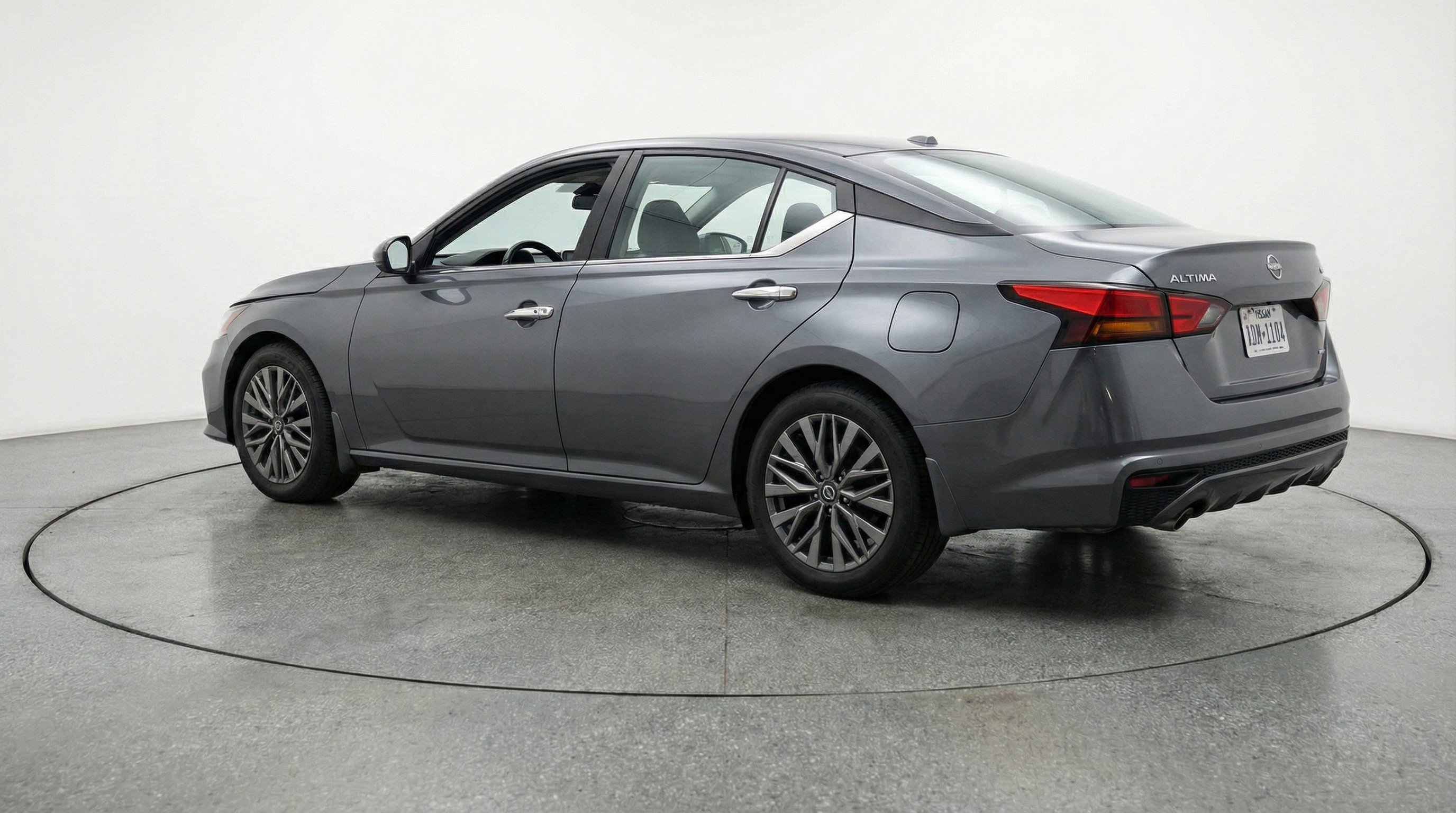 Used 2025 Nissan Altima 2.5 SV FWD image 6