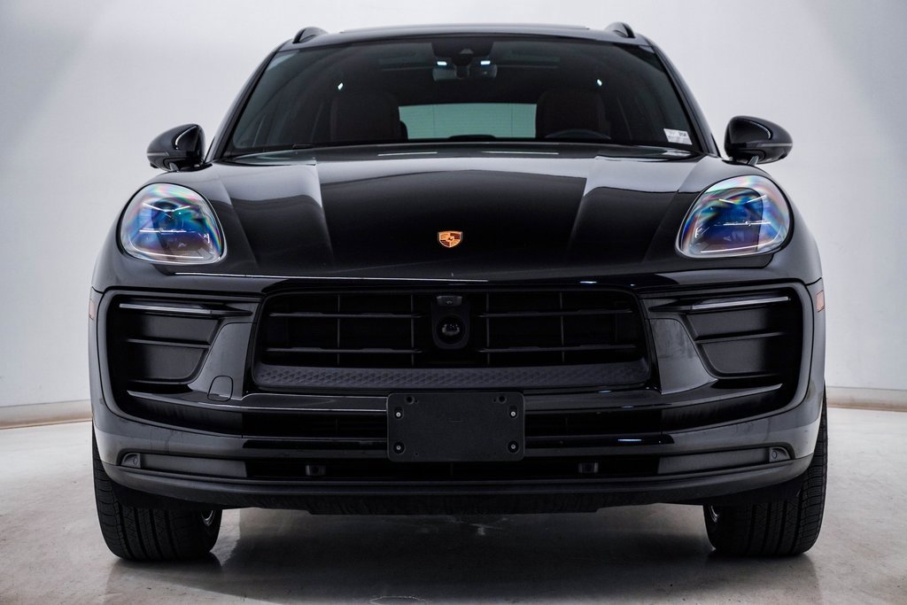 Certified 2025 Porsche Macan image 6