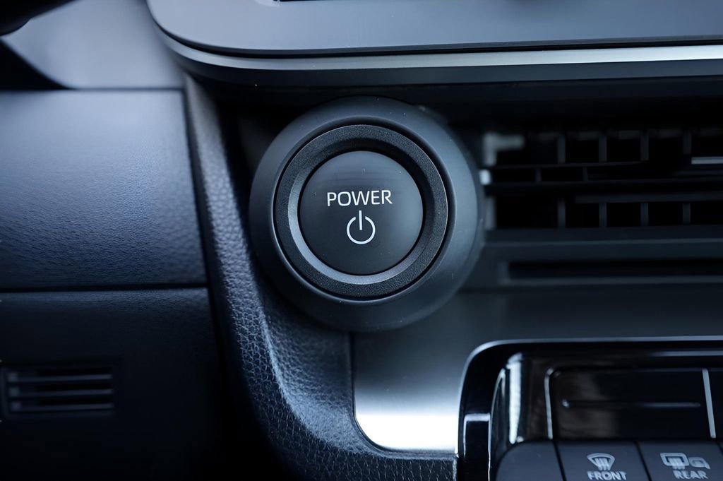 Used 2024 Toyota Prius LE image 33