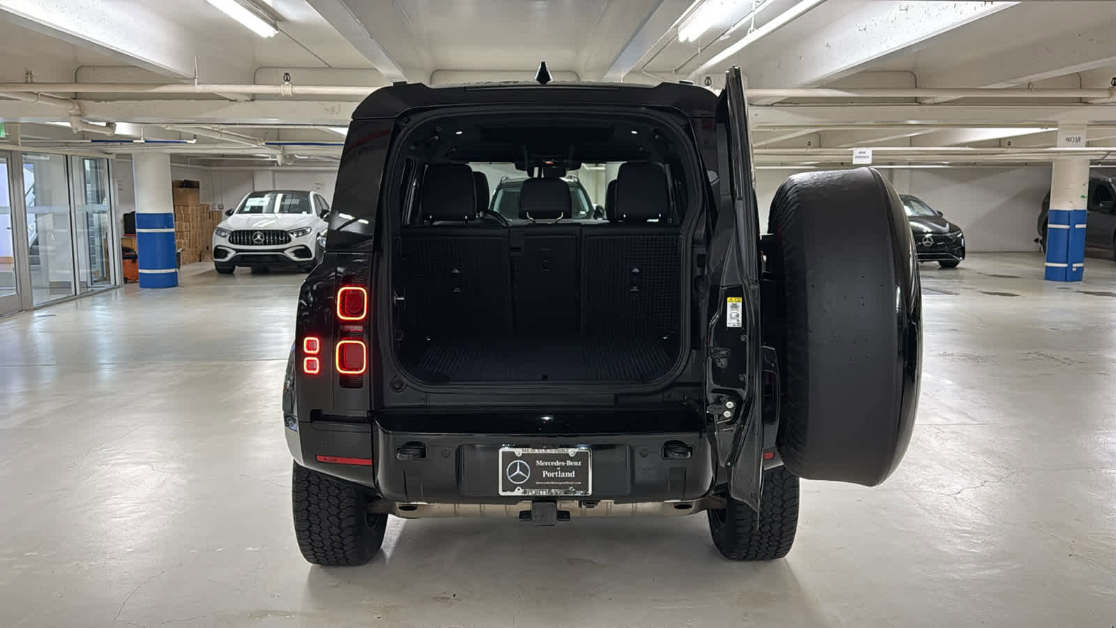 Used 2024 Land Rover Defender 110 X-Dynamic SE AWD/4WD image 7