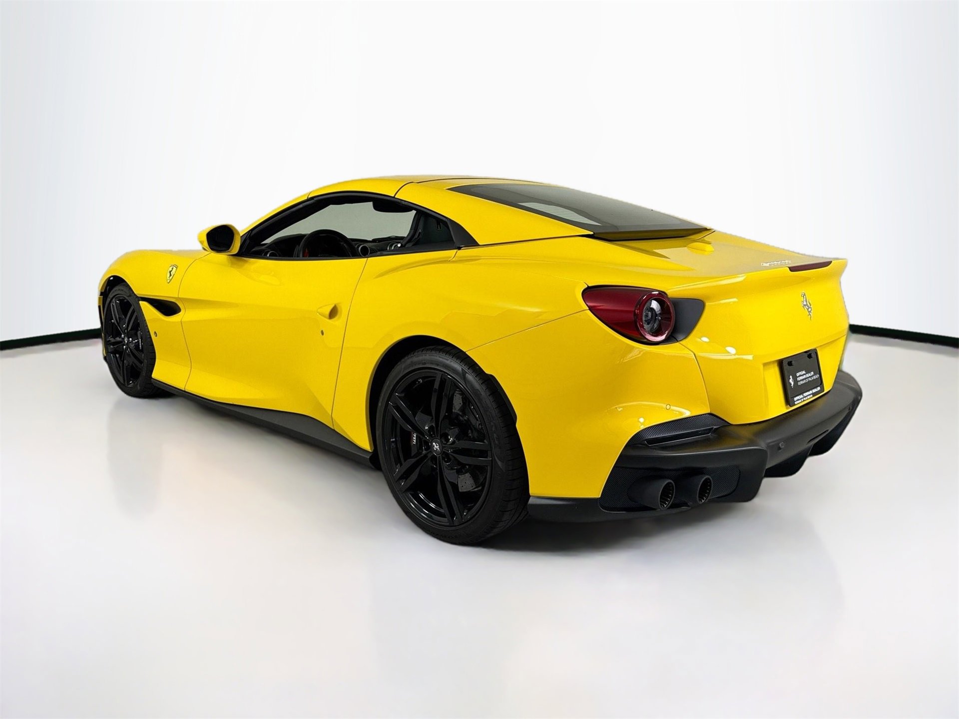 Certified 2022 Ferrari Portofino M image 5