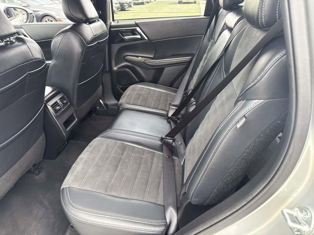 Used 2024 Mitsubishi Outlander SE Black Edition image 18