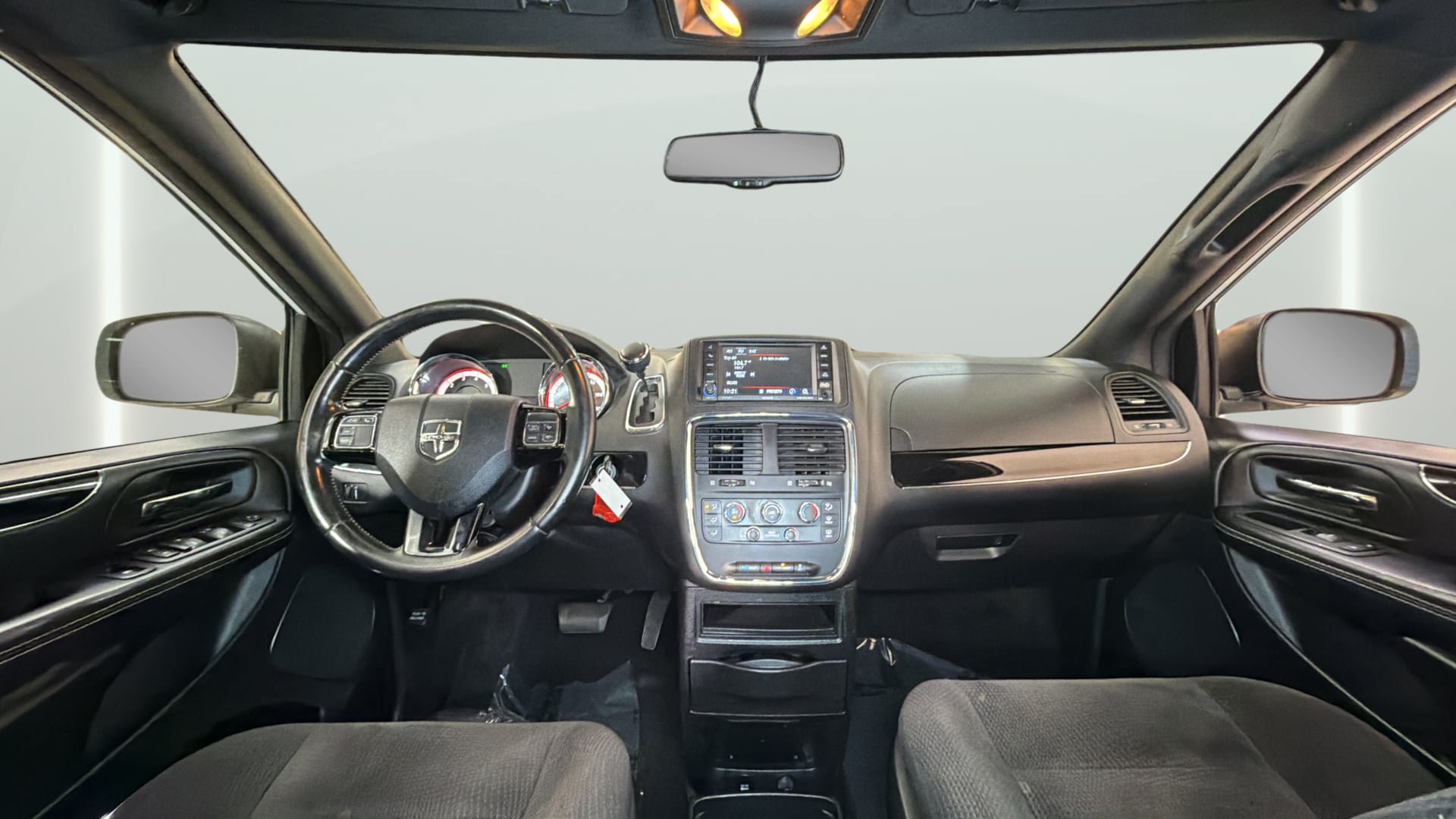 Used 2018 Dodge Grand Caravan SE FWD image 31