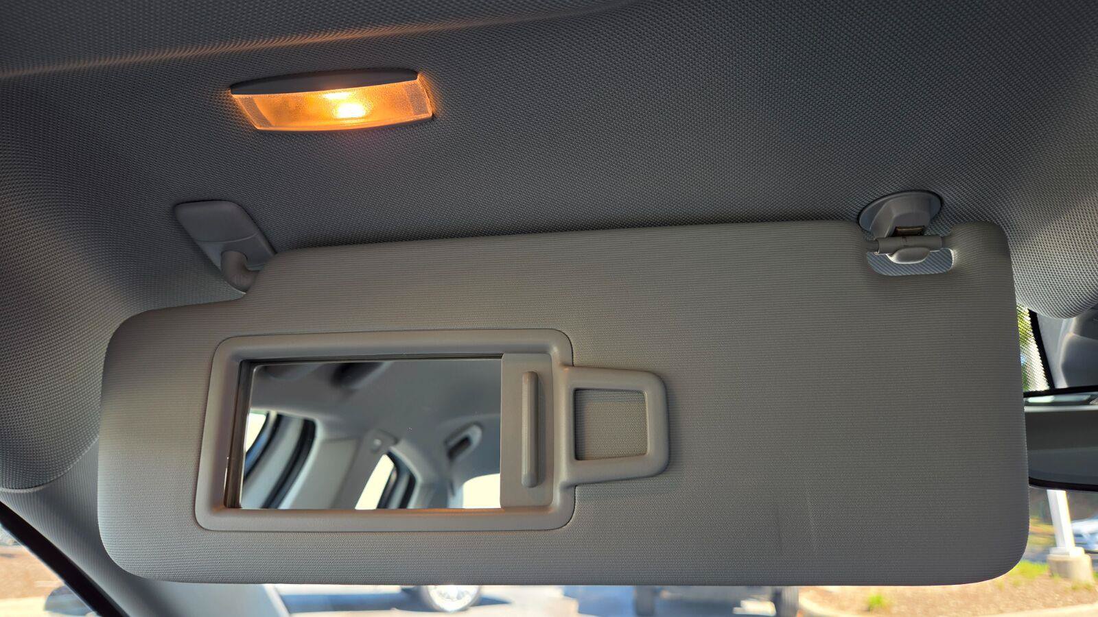 Certified 2025 Volkswagen Jetta SE w/ Sunroof Package FWD image 41
