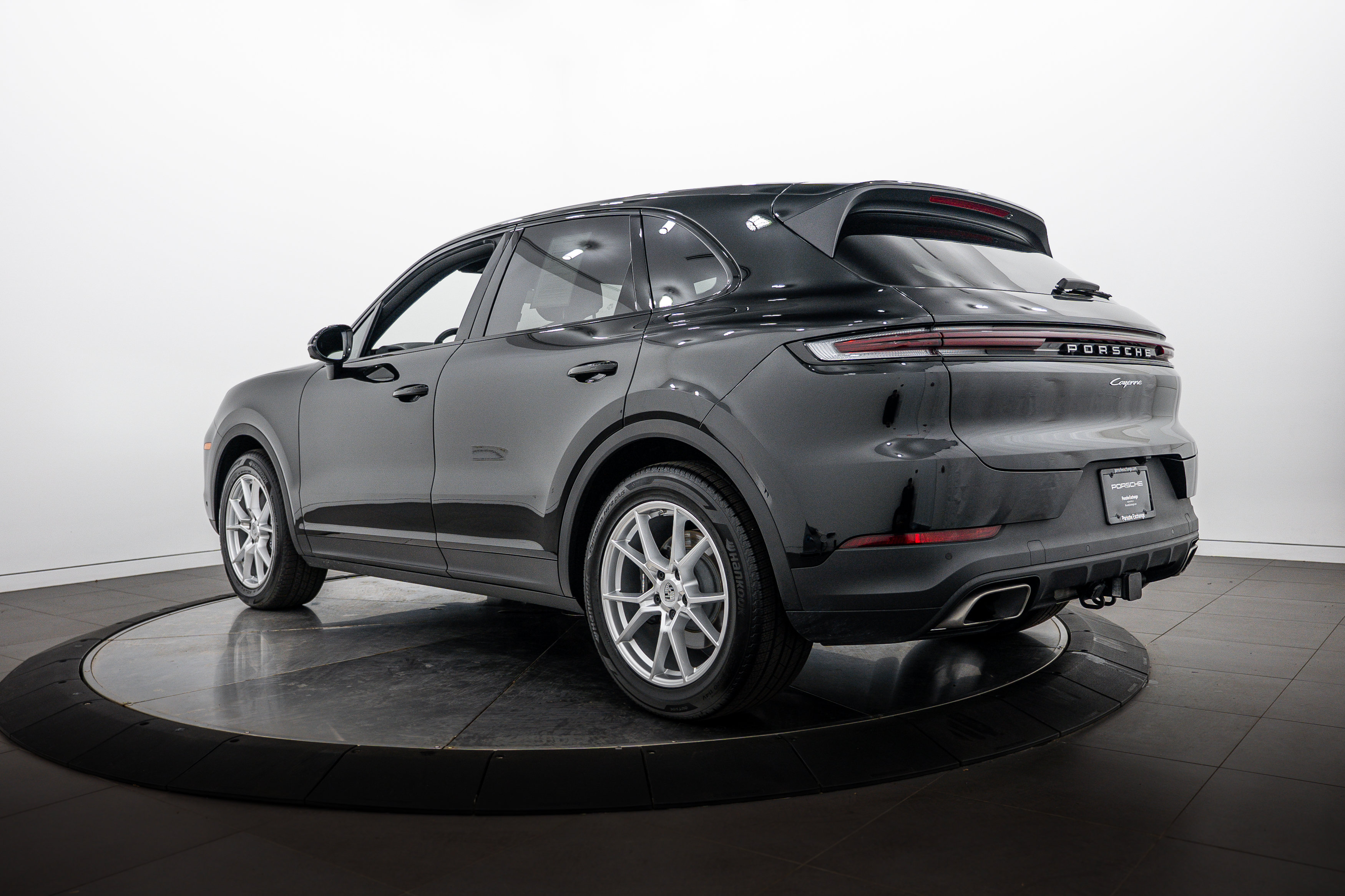 Certified 2026 Porsche Cayenne AWD/4WD image 3
