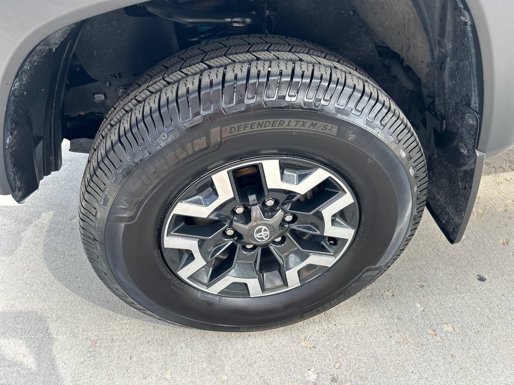 Certified 2022 Toyota Tacoma TRD Off-Road AWD/4WD image 16