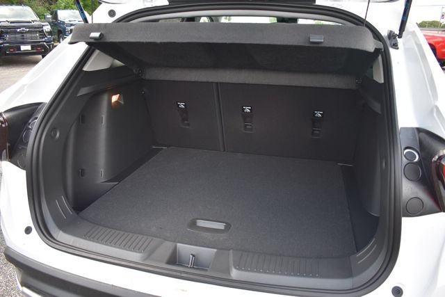 New 2026 Chevrolet Trax LT w/ LT Convenience Package FWD image 17