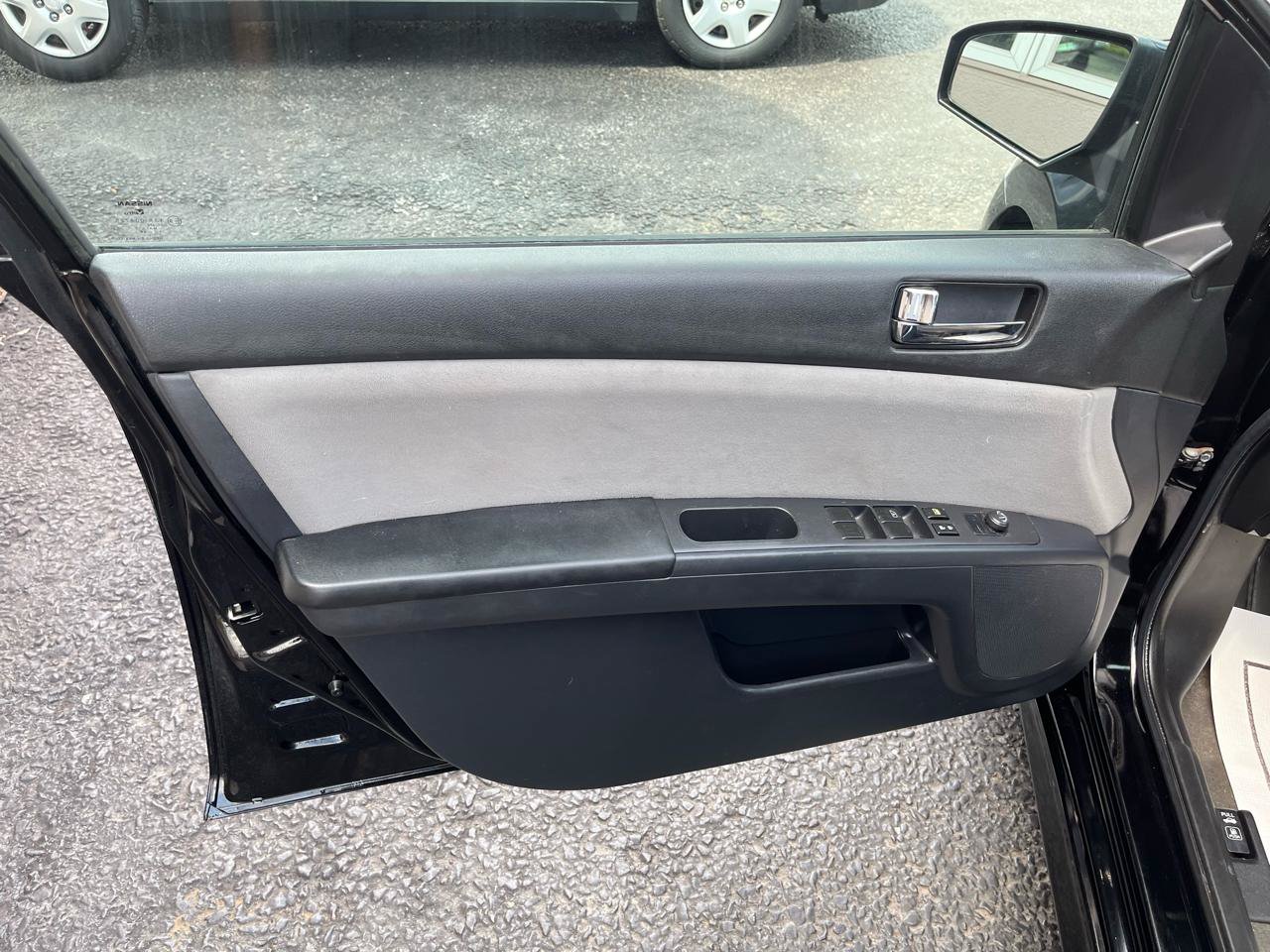 Used 2012 Nissan Sentra 2.0 SR w/ Moonroof Pkg FWD image 23