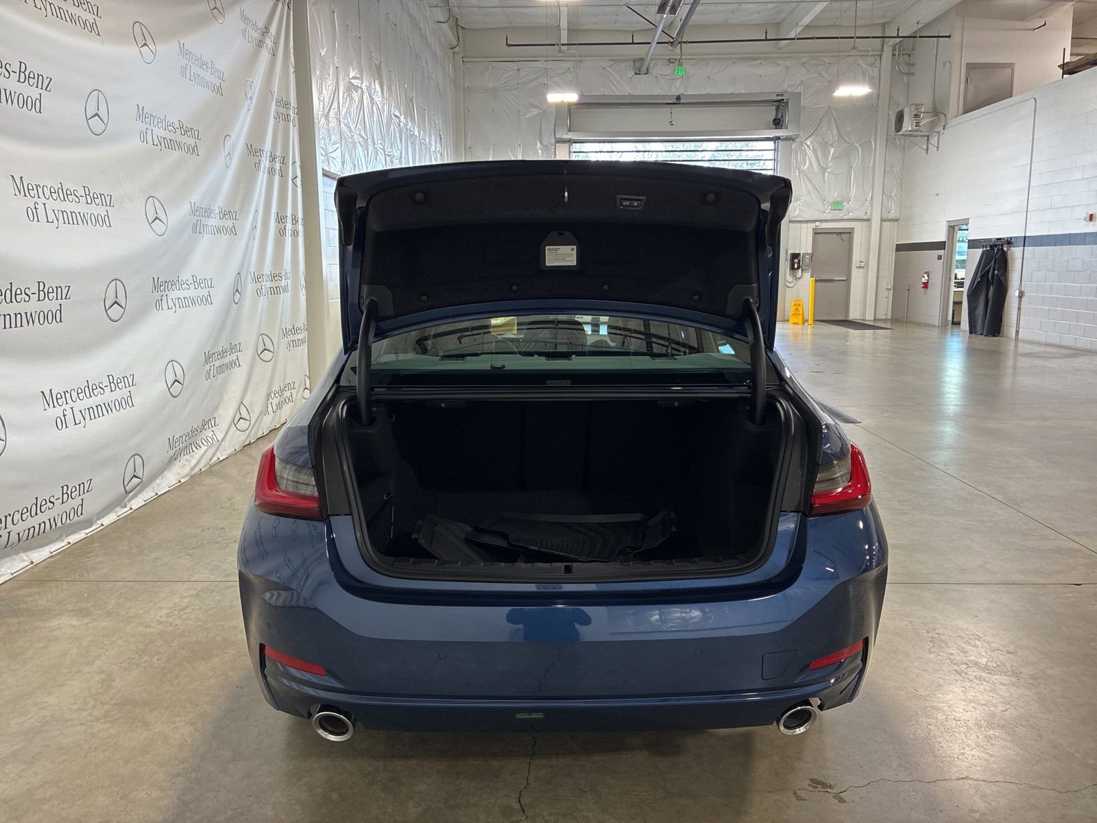 Used 2024 BMW 330i xDrive Sedan w/ Premium Package image 30