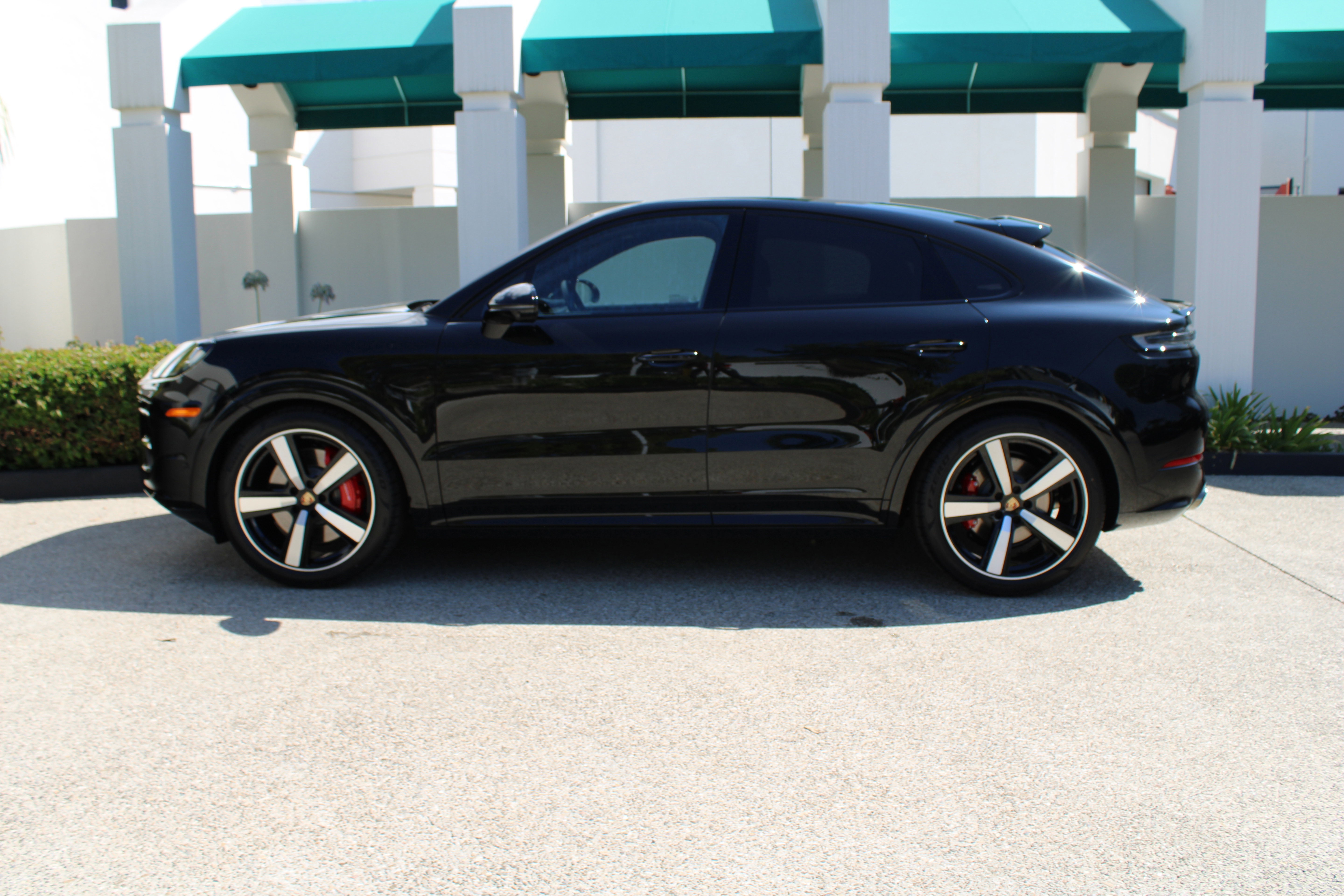 New 2025 Porsche Cayenne GTS image 2