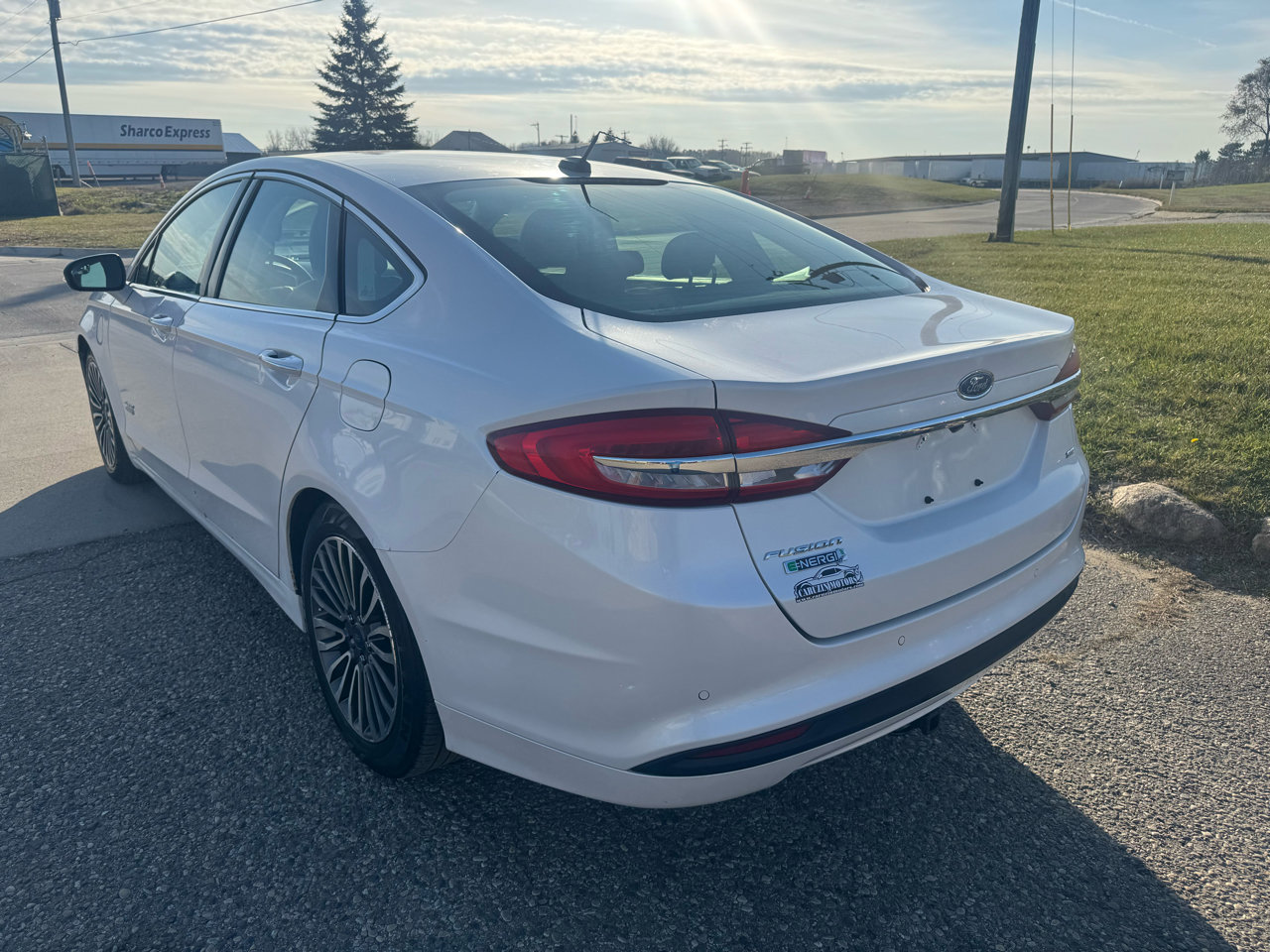 Used 2017 Ford Fusion Energi SE image 7