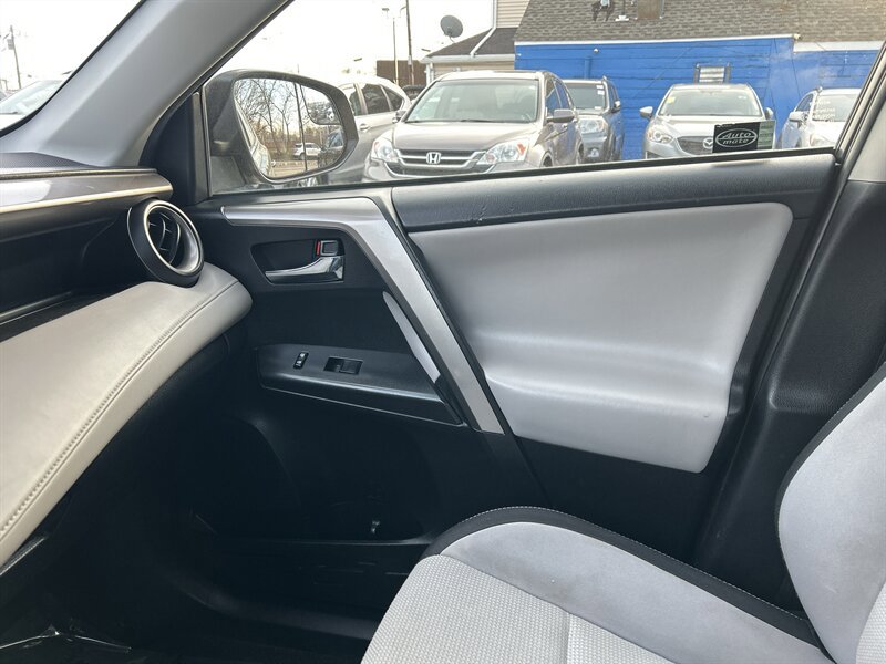 Used 2016 Toyota RAV4 XLE AWD/4WD image 13
