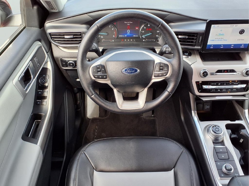 Used 2024 Ford Explorer XLT w/ Equipment Group 202A AWD/4WD image 11