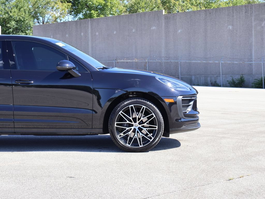 Certified 2025 Porsche Macan AWD/4WD image 10