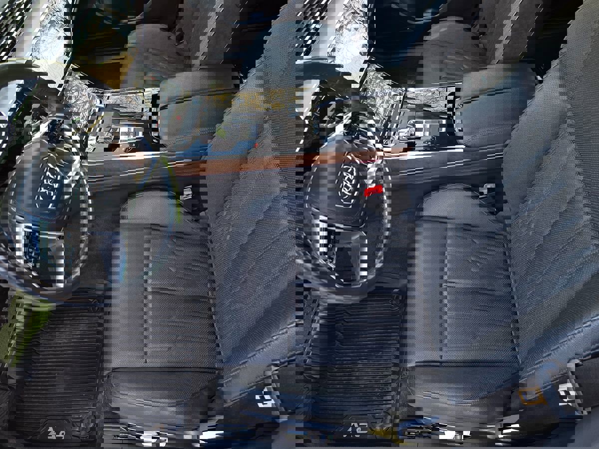 Used 2021 Audi A8 L 3.0T w/ Executive Plus Package image 12