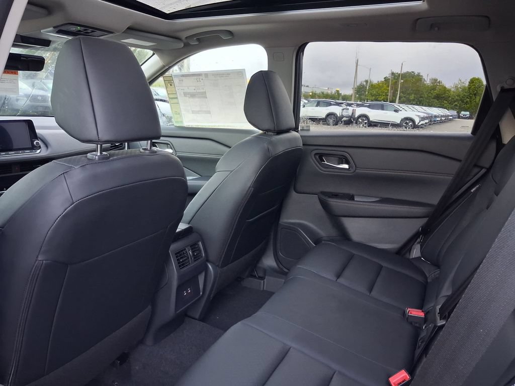 New 2026 Nissan Rogue Dark Armor FWD image 5