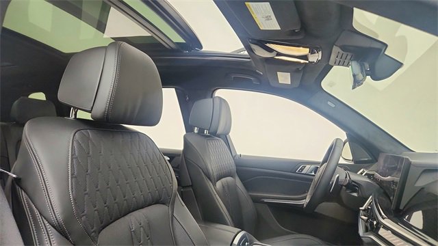 Used 2026 BMW X7 M60i image 22