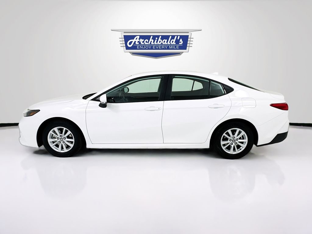 Used 2025 Toyota Camry LE image 5