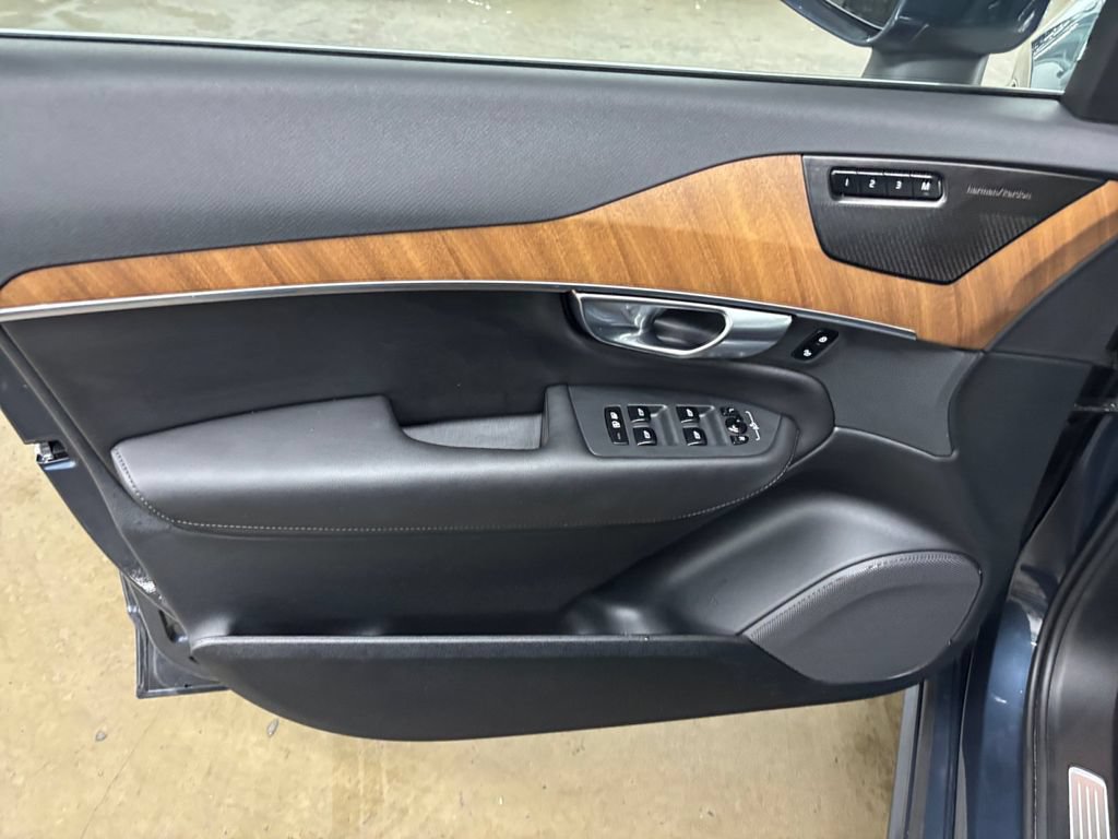 Certified 2025 Volvo XC90 T8 Plus w/ Protection Package Premier AWD/4WD image 11