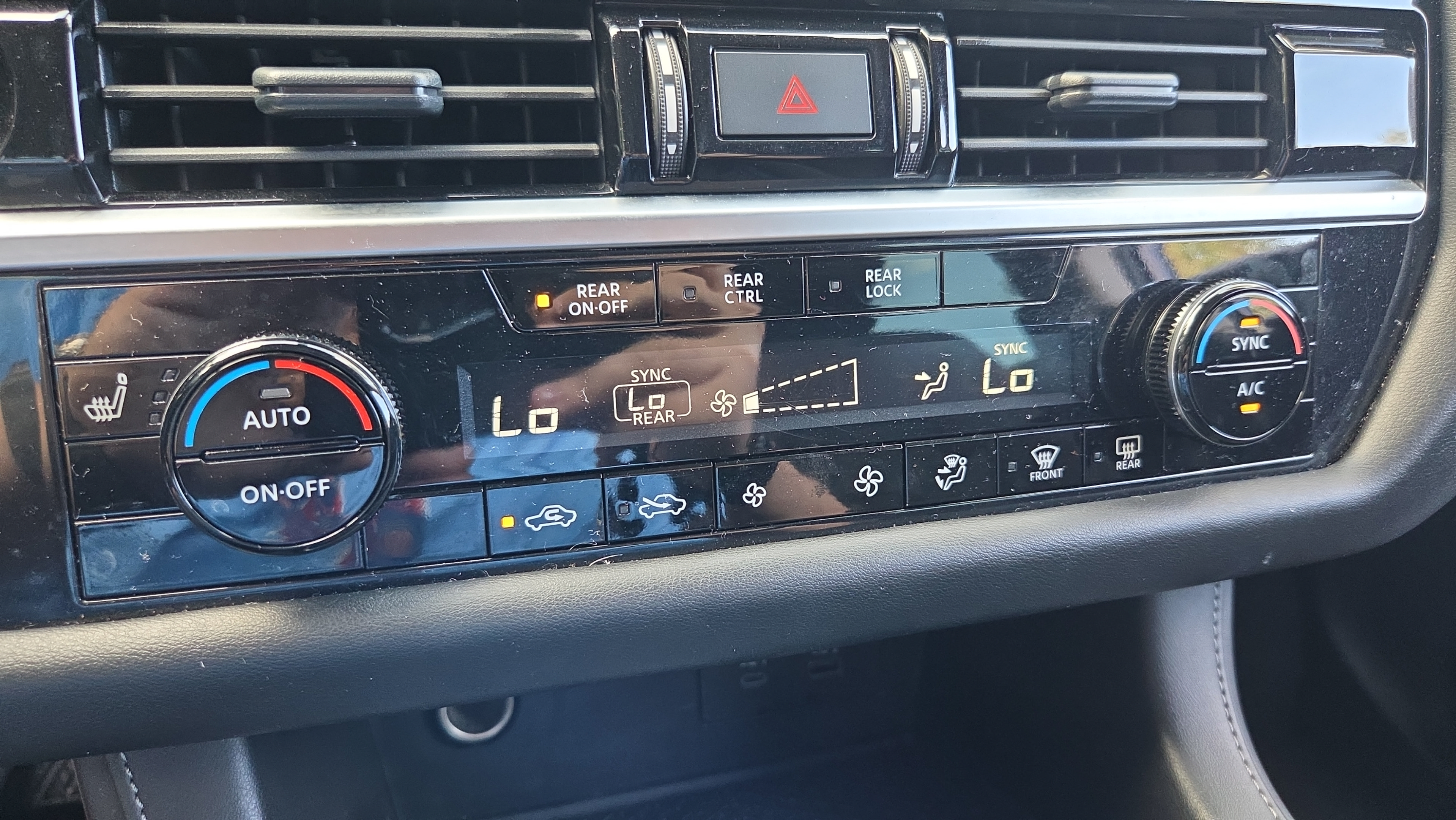Used 2025 Nissan Pathfinder SV FWD image 21