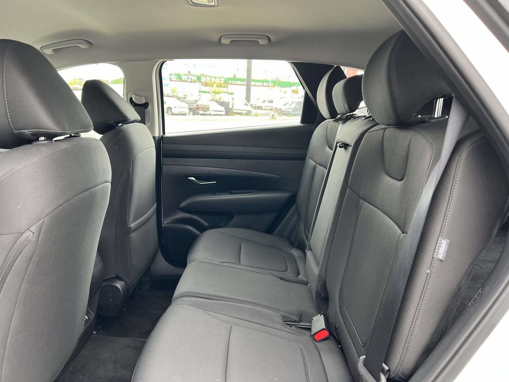 Used 2025 Hyundai Tucson SE AWD/4WD image 12