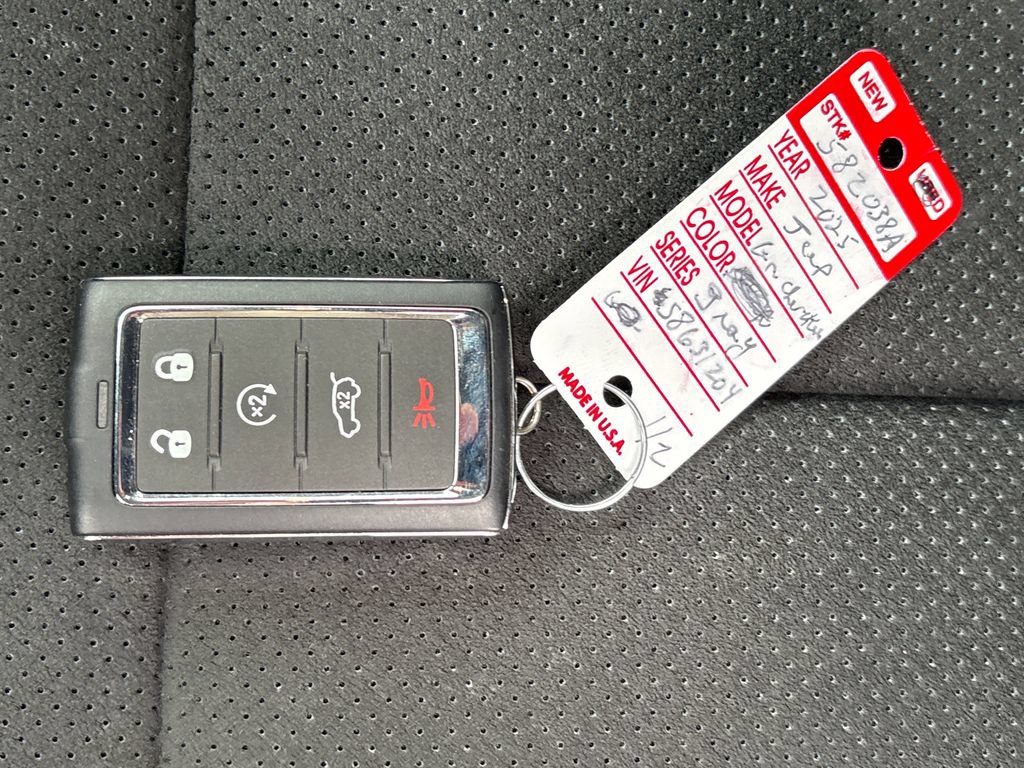 Used 2025 Jeep Grand Cherokee L Altitude AWD/4WD image 35