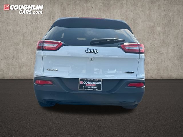 Used 2017 Jeep Cherokee Latitude w/ Cold Weather Group AWD/4WD image 6
