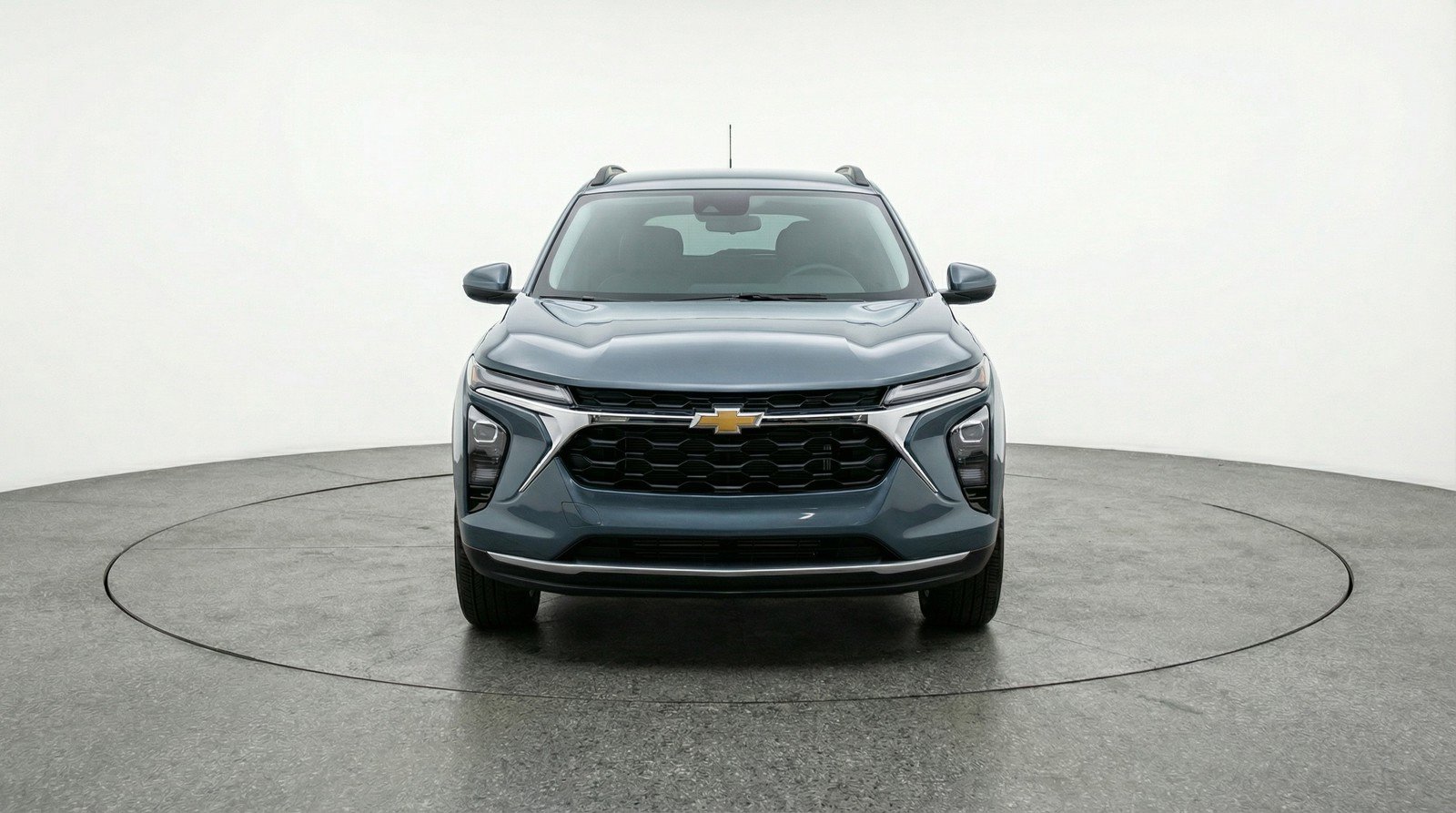 Used 2025 Chevrolet Trax LT image 2