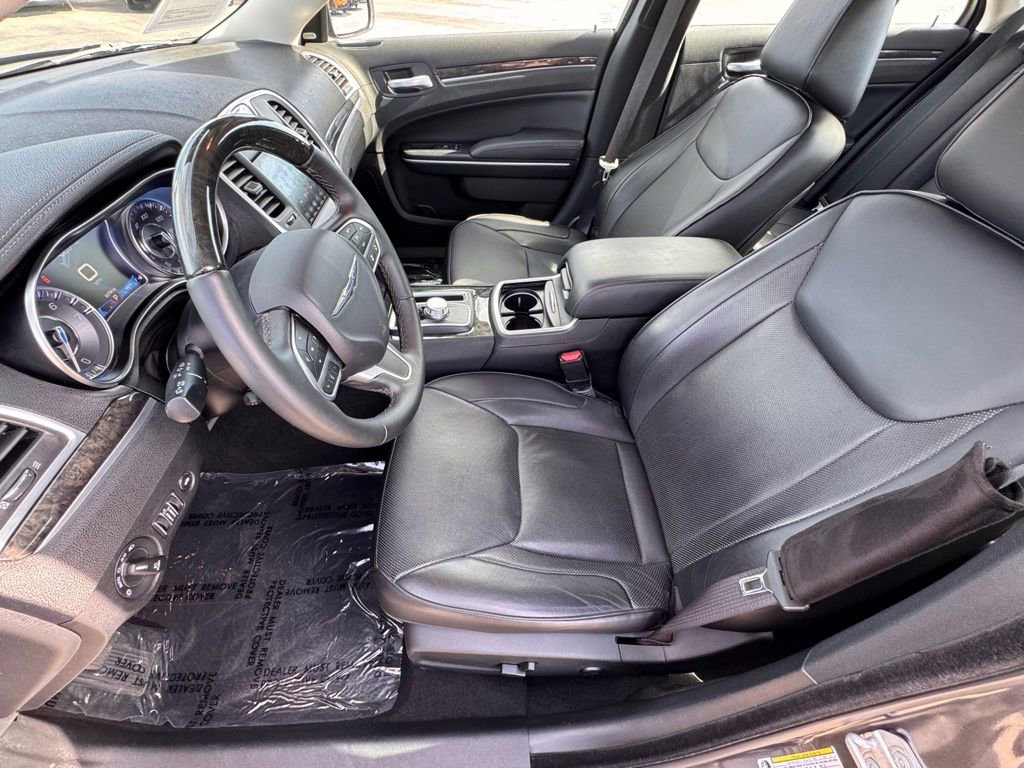 Used 2019 Chrysler 300 Limited w/ Safetytec Plus Group image 17