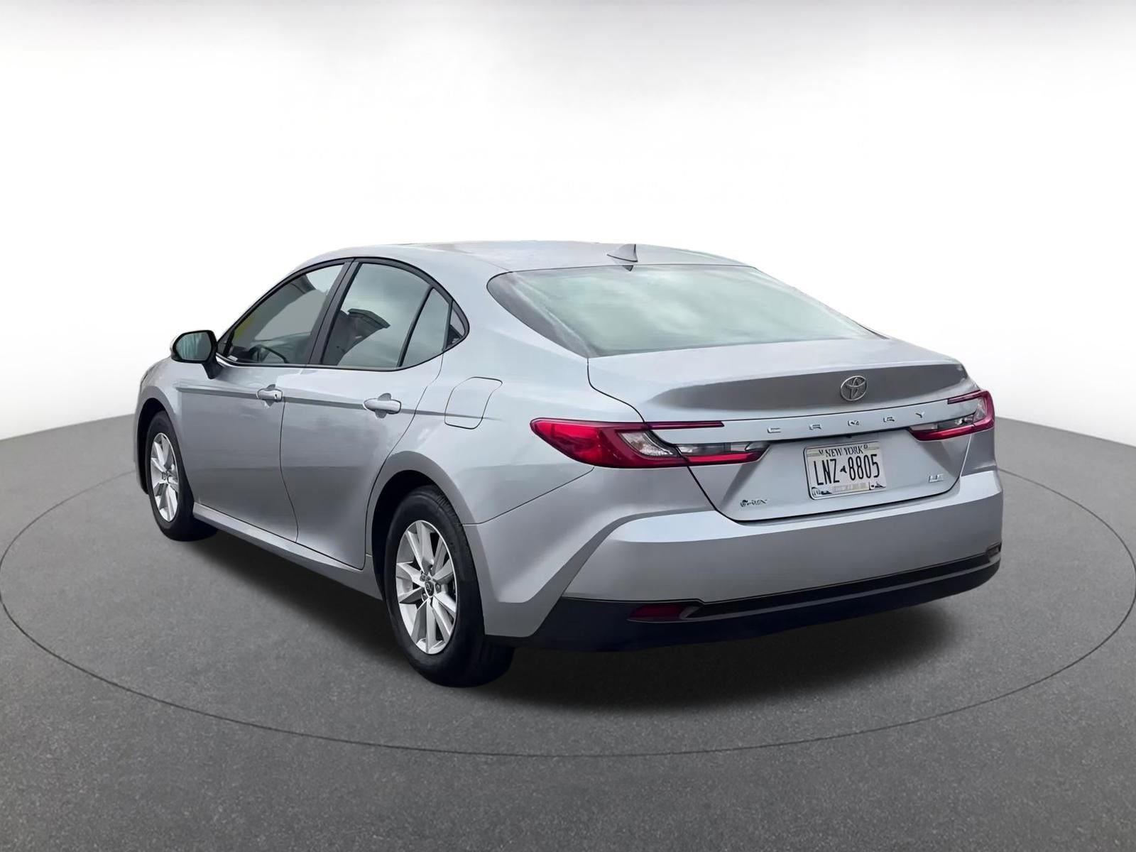 Used 2025 Toyota Camry LE image 11