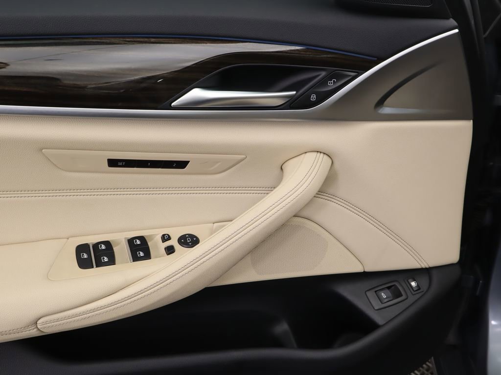 Used 2021 BMW 530e xDrive 530e iPerformance w/ Convenience Package image 24