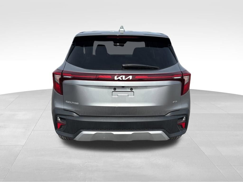 Certified 2025 Kia Seltos LX image 9