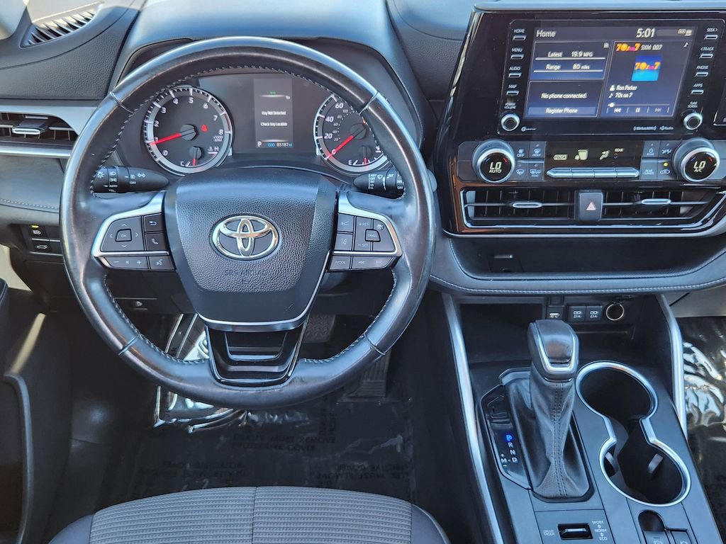 Used 2021 Toyota Highlander LE AWD/4WD image 3