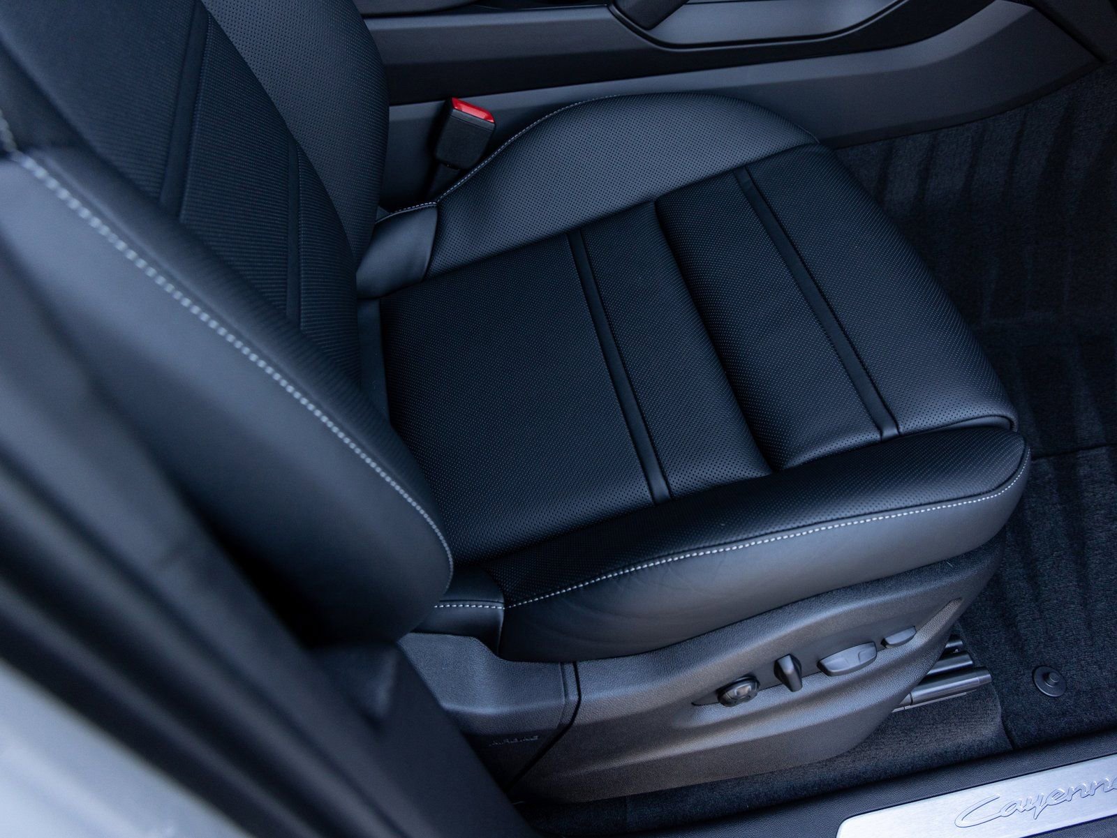 New 2026 Porsche Cayenne Coupe image 34