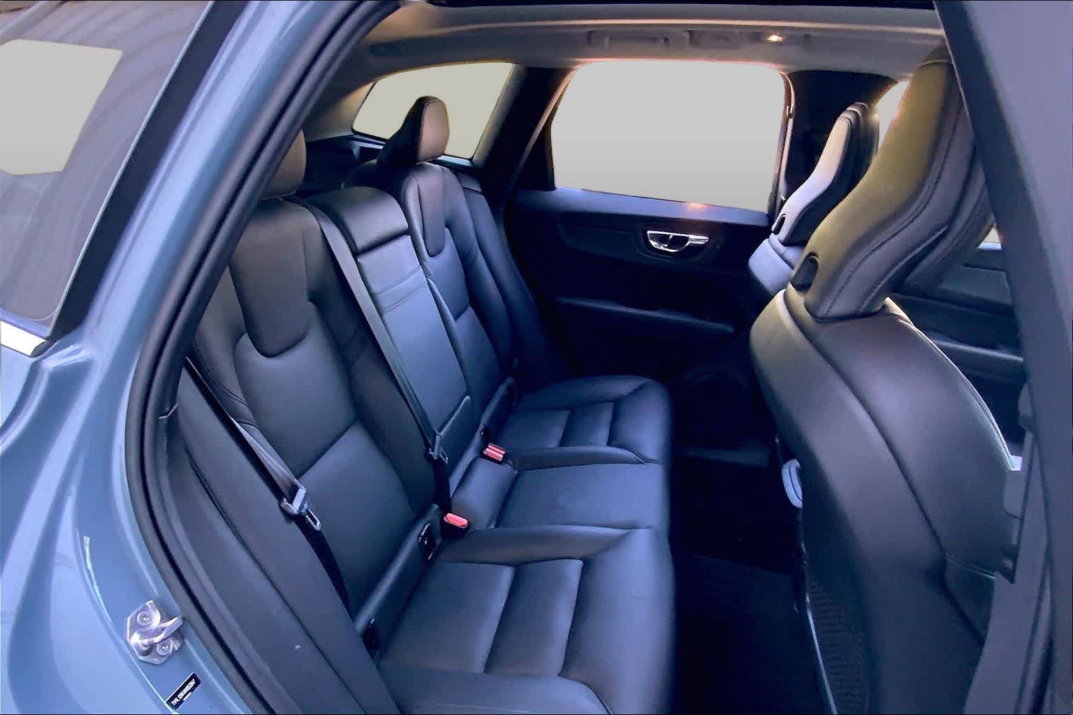 Used 2022 Volvo XC60 B5 Momentum w/ Climate Package AWD/4WD image 20