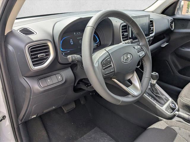 Used 2025 Hyundai Venue SEL image 3
