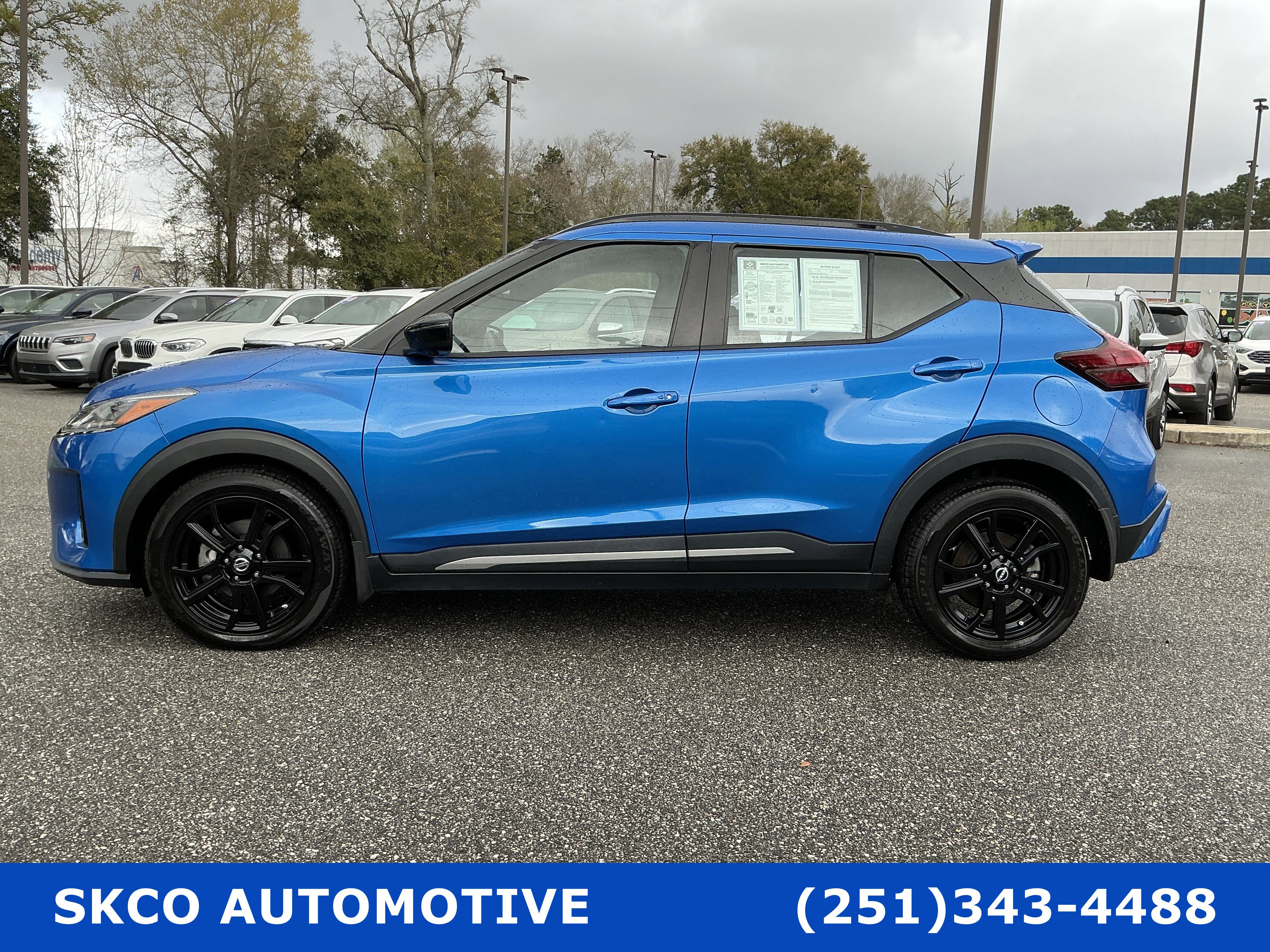 Used 2022 Nissan Kicks SR image 2