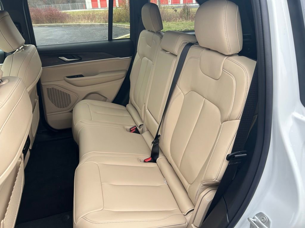 New 2025 Jeep Grand Cherokee Limited w/ Trailer Tow Package image 17