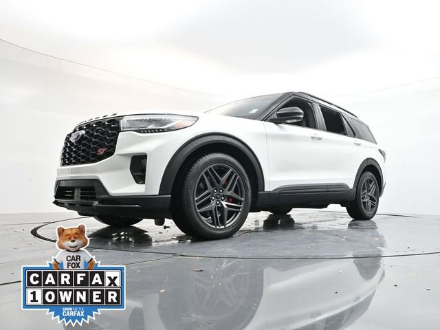 Used 2025 Ford Explorer ST image 32