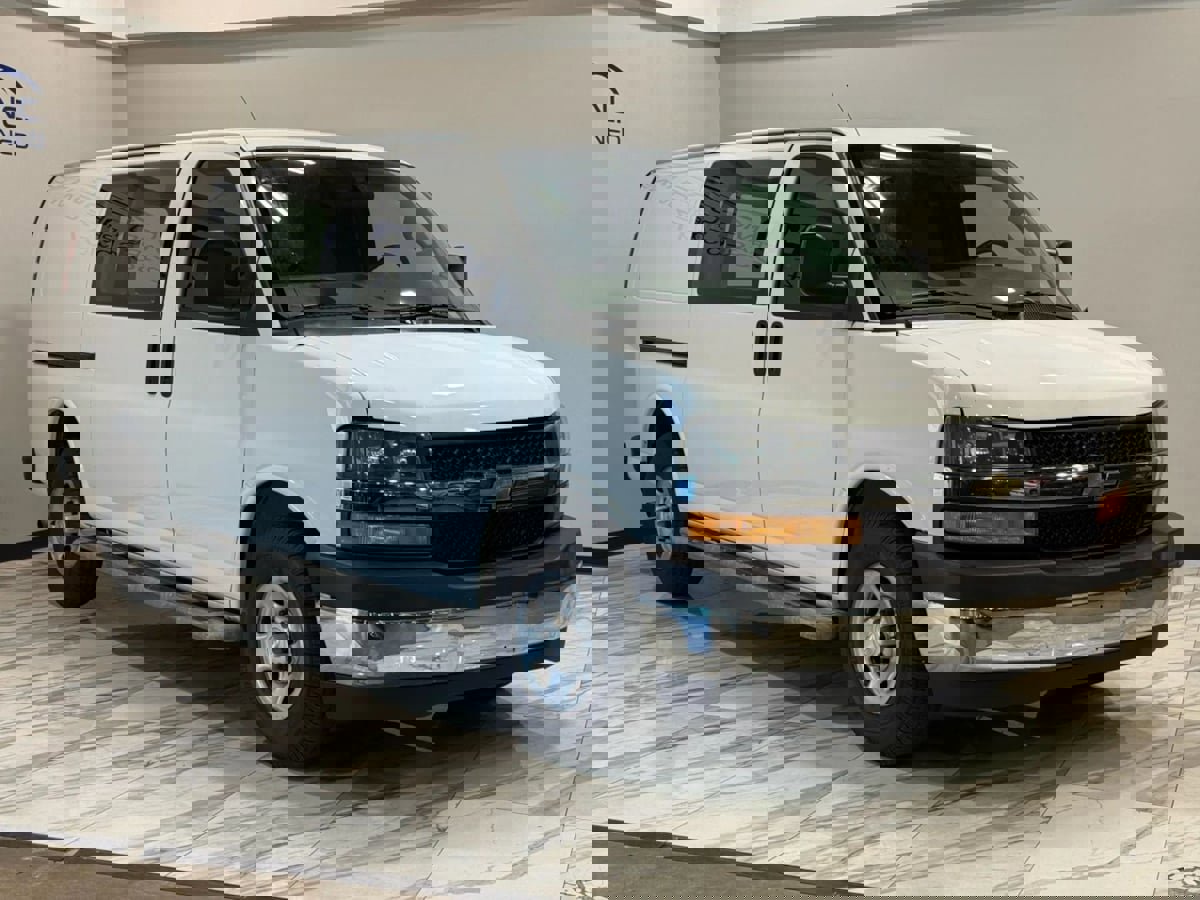 Used 2019 Chevrolet Express 2500 w/ Driver Convenience Package image 4