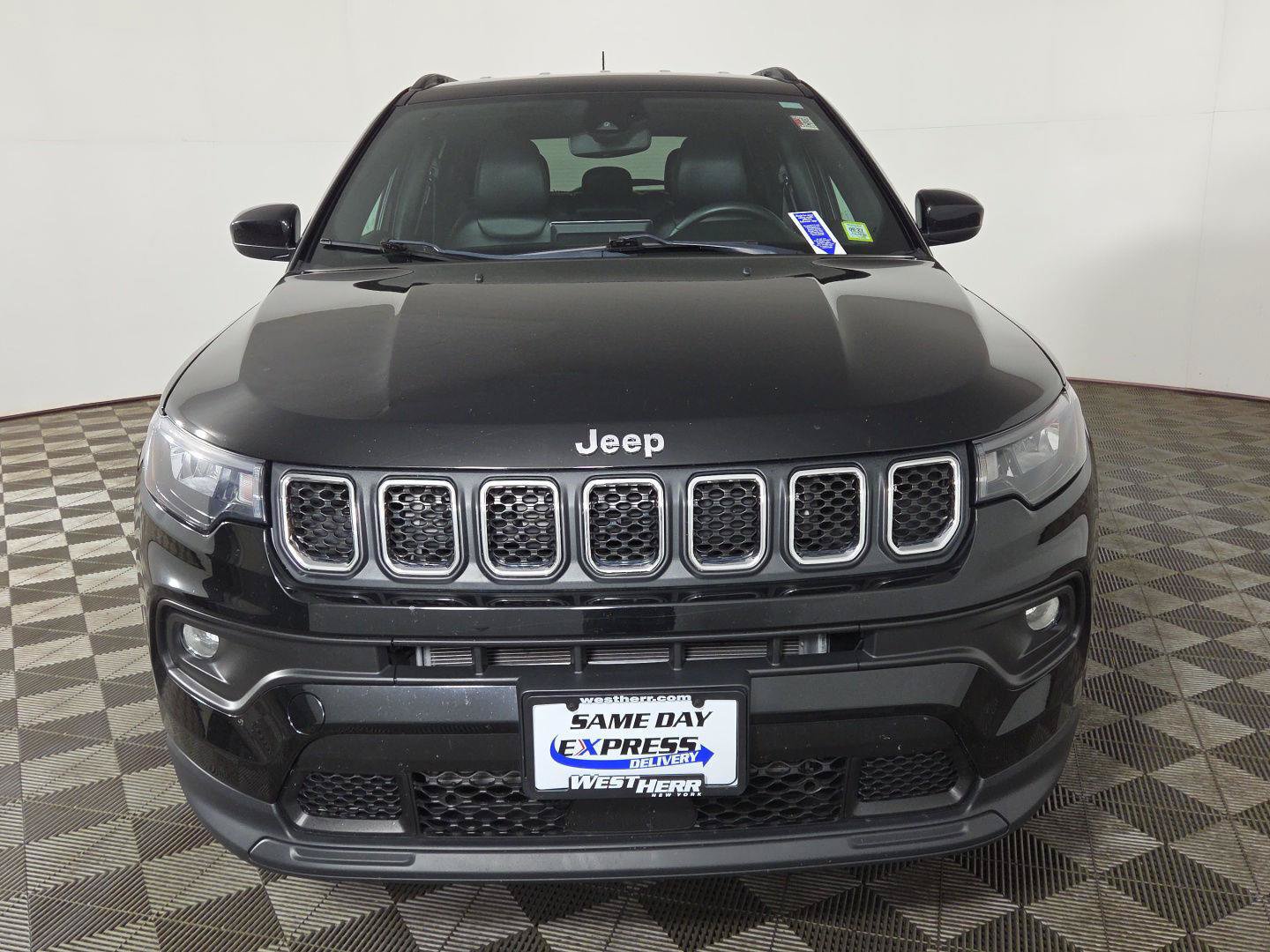 Used 2023 Jeep Compass Latitude AWD/4WD image 8