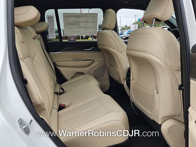 New 2025 Jeep Grand Cherokee Limited w/ Luxury Tech Group II image 17