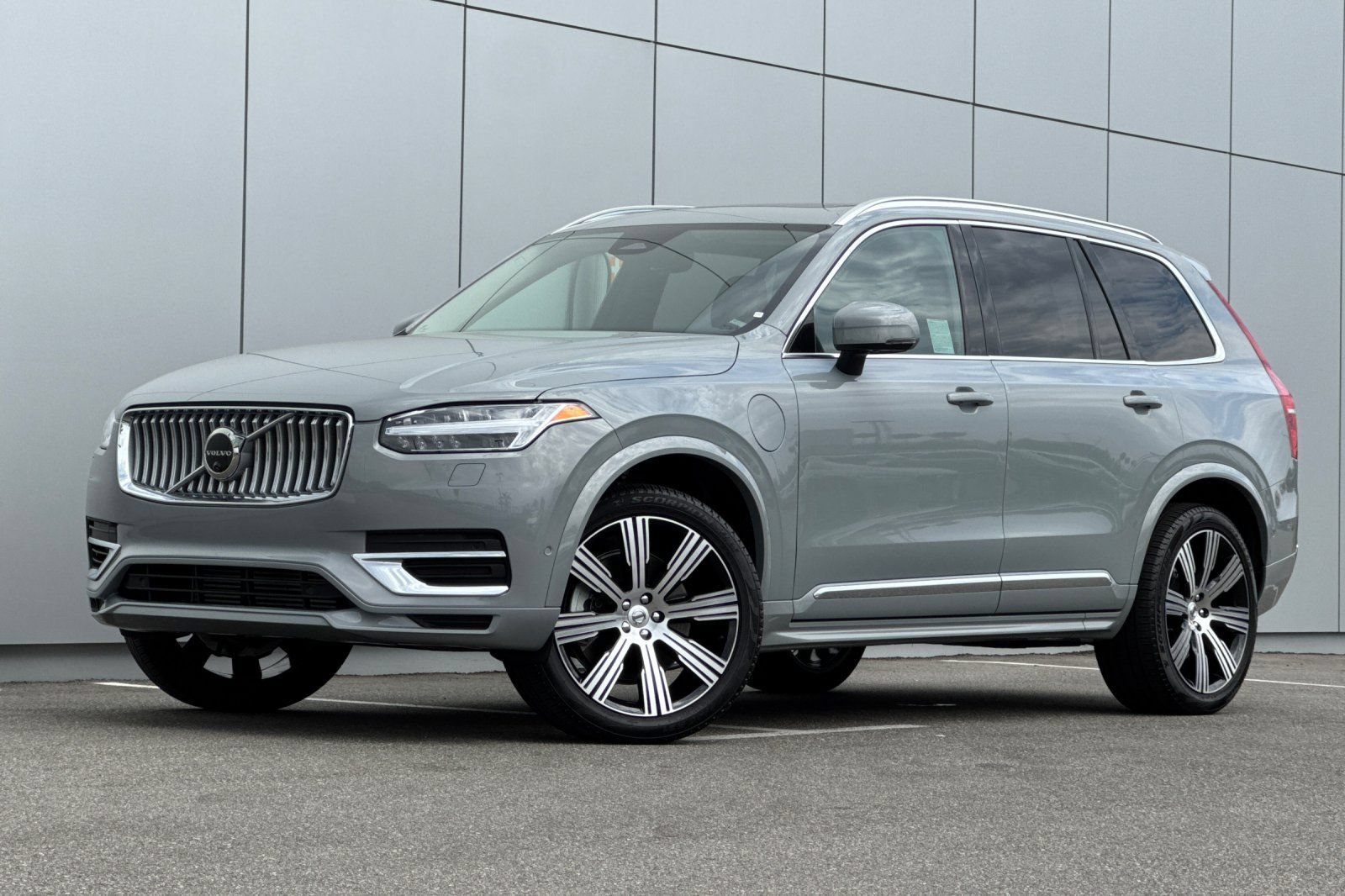 Used 2025 Volvo XC90 T8 Plus w/ Protection Package Premier