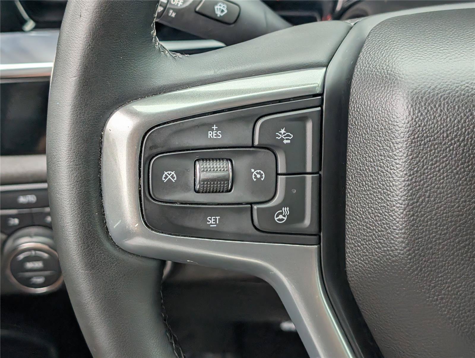 Used 2023 Chevrolet Silverado 1500 LT AWD/4WD image 21
